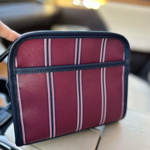 Tommy crossbody bag. Brand new with tag. - Picture 5 of 6